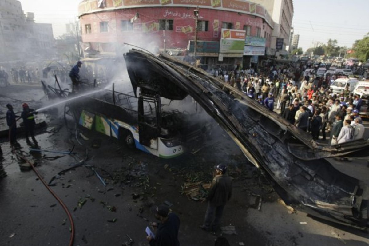Τραγωδία στο Πακιστάν από έκρηξη σε λεωφορείο