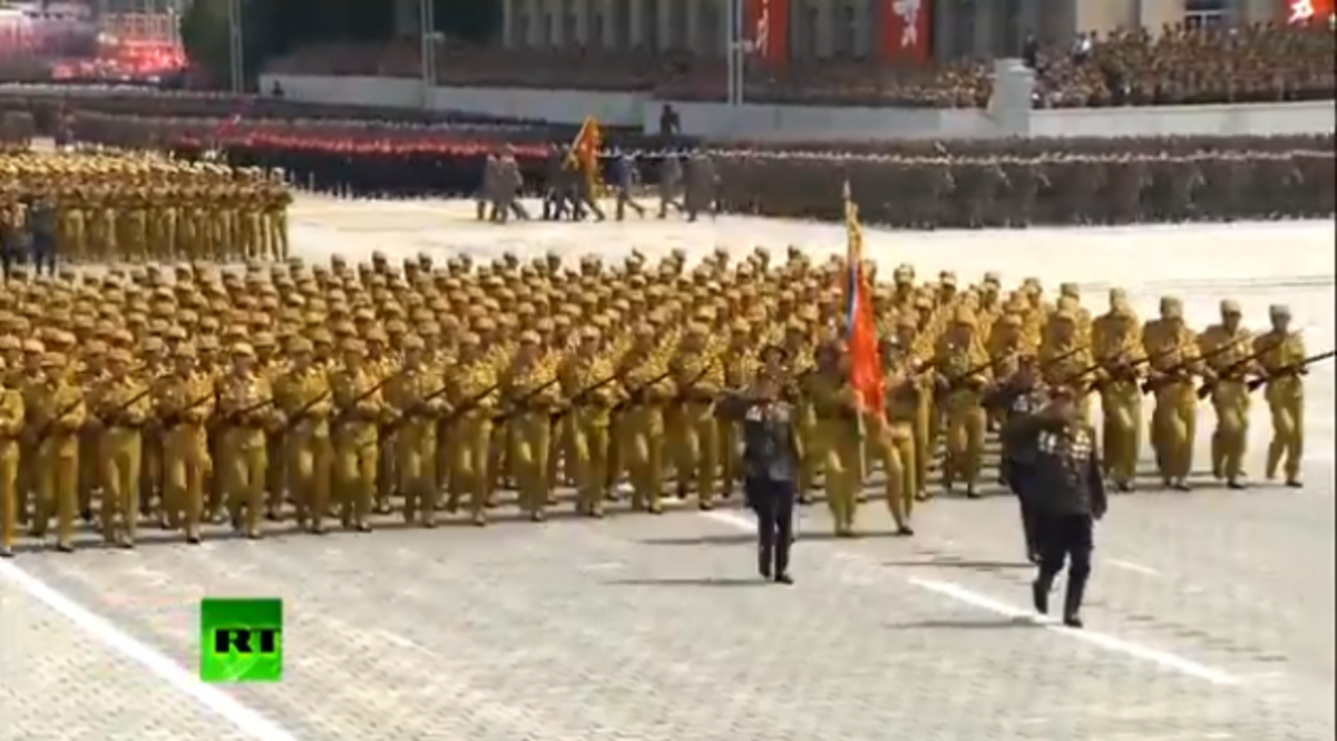 ΒΙΝΤΕΟ: Παρέλαση υπερθέαμα στη Βόρεια Κορέα
