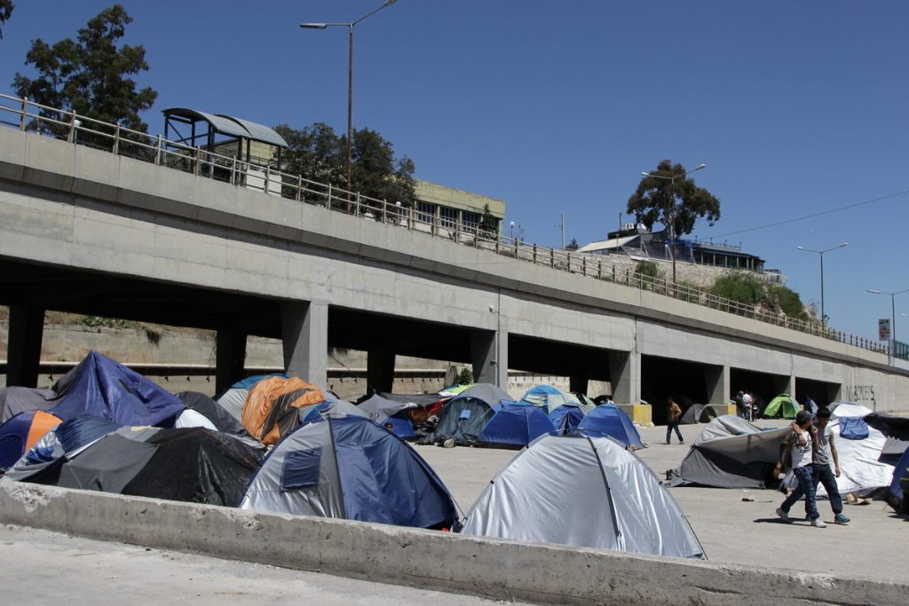 Στους 2.680 οι πρόσφυγες στον Πειραιά – Άλλοι 300 θα μεταφερθούν στον Σκαραμαγκά