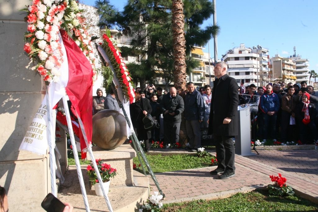 Ο δήμος Πειραιά τίμησε τη μνήμη των θυμάτων της Θύρας 7