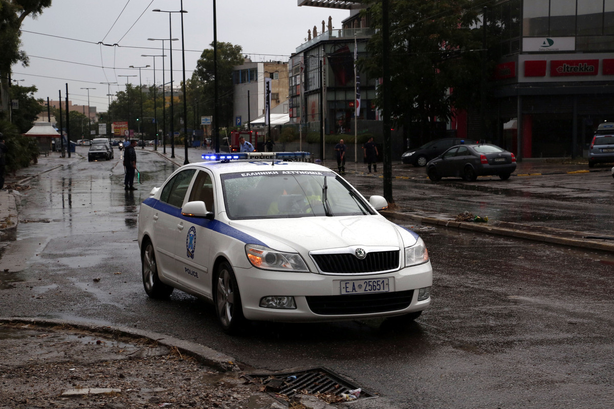 Τα έκαναν γυαλιά καρφιά σε βάφτιση – Έσπασαν αυτοκίνητο ιερέα και ξυλοφόρτωσαν αστυνομικό!