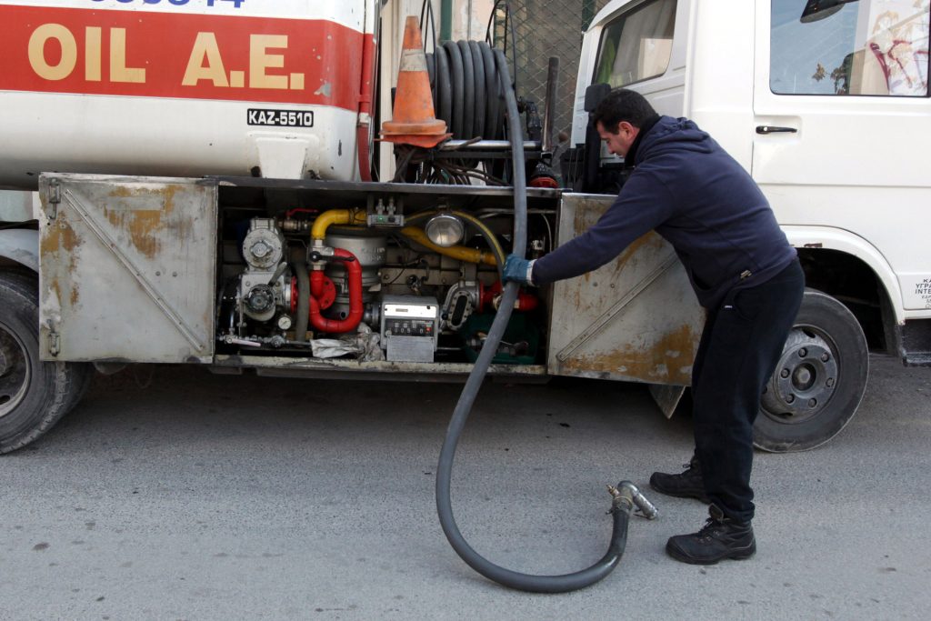 Μια τρύπα στο νερό η αύξηση της τιμής του πετρελαίου θέρμανσης