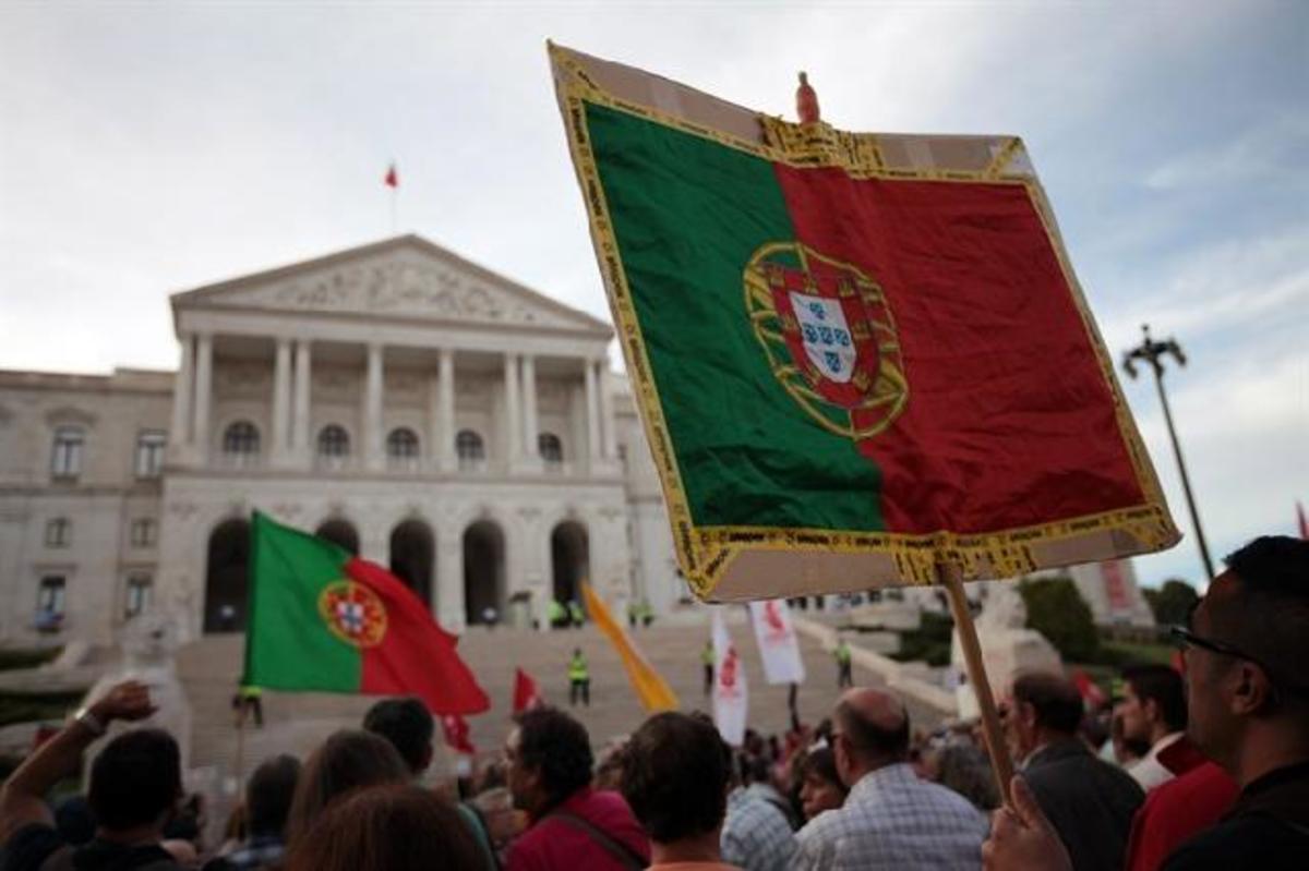 Πορτογαλία: 30.000 δημόσιοι υπάλληλοι θα δουν την έξοδο