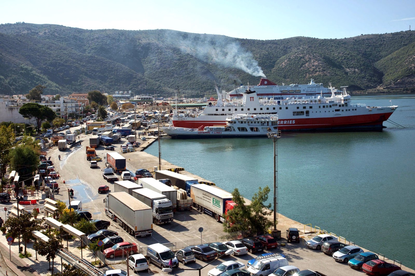 Ταλαιπωρία για 700 επιβάτες – Περιμένουν από χθες το βράδυ στο λιμάνι