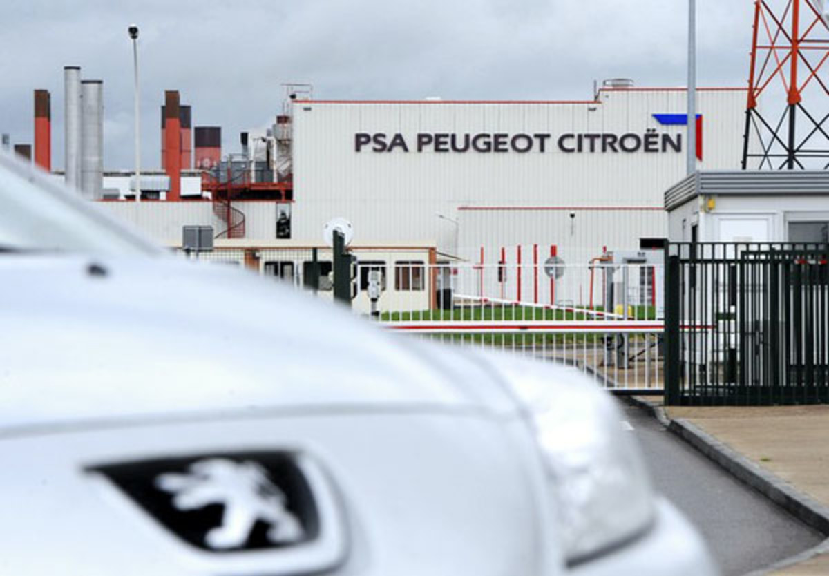 Peugeot-Citroen: Αναβολή λίγων ημερών στις απολύσεις