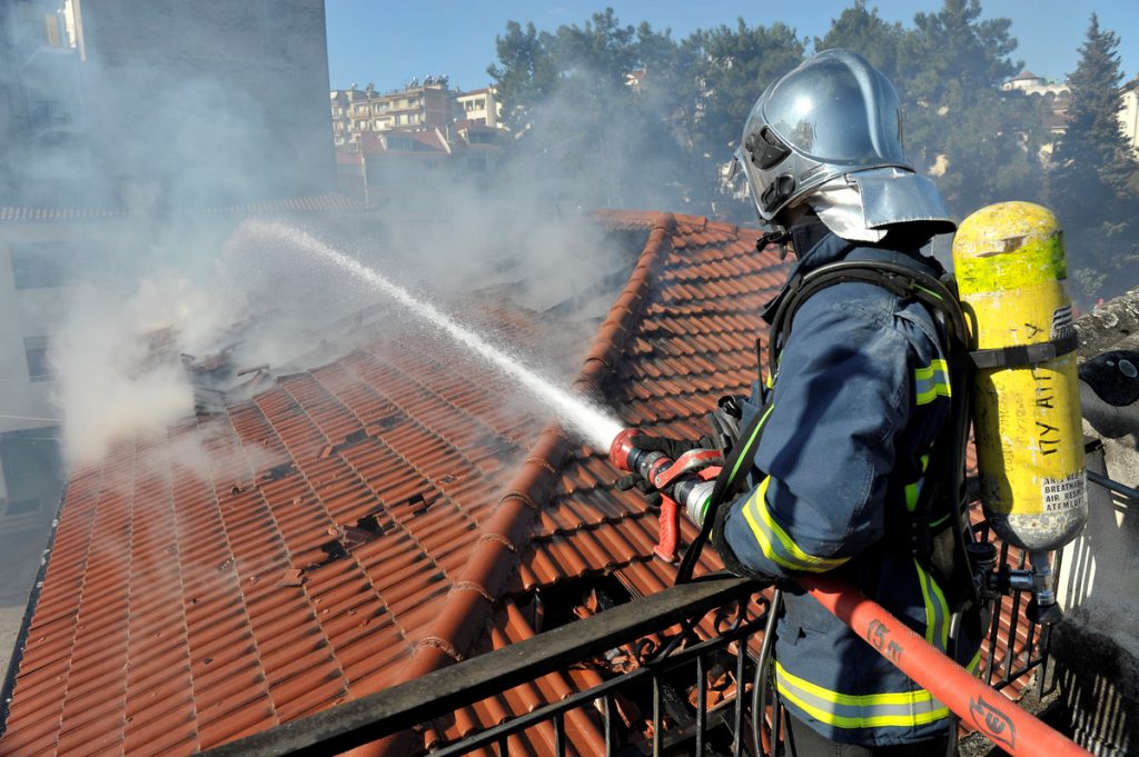 Δεν παίζουμε με τη φωτιά: Ασφαλίστε το σπίτι σας από τις πυρκαγιές