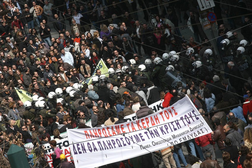 Έξι στους δέκα έτοιμοι να κατέβουν στο δρόμο