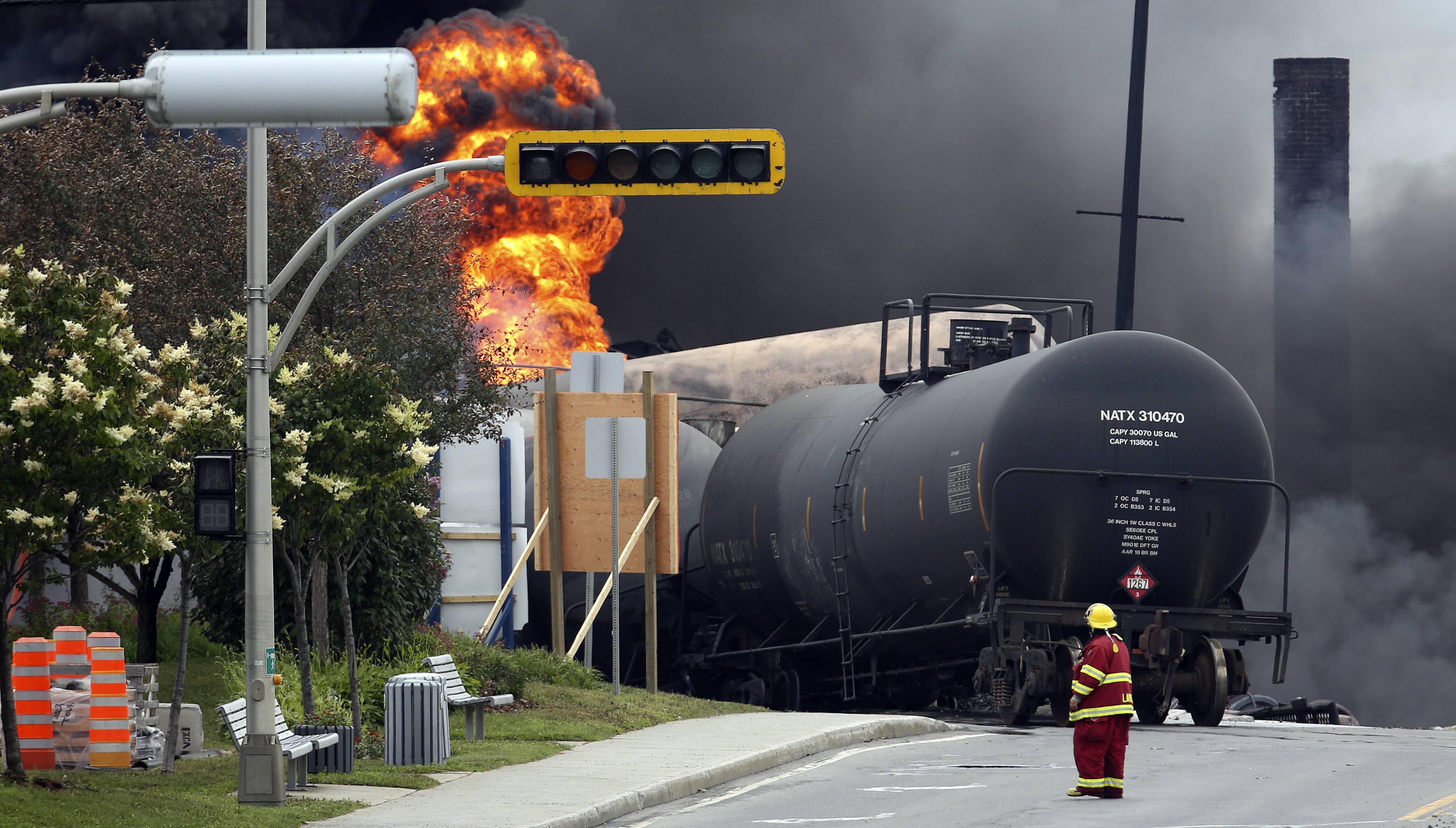 Ευθύνες στον μηχανοδηγό για την ανατροπή και την έκρηξη του τρένου στο Κεμπέκ