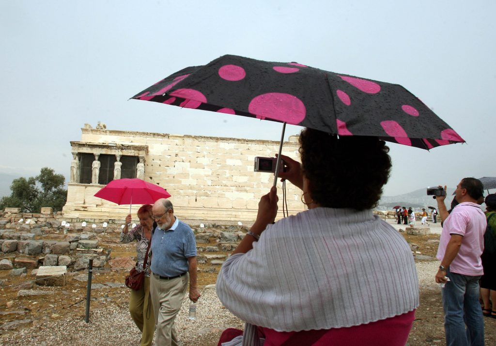 Βρόχες από την Κυριακή και το θερμόμετρο “κολλημένο ” στους 30!