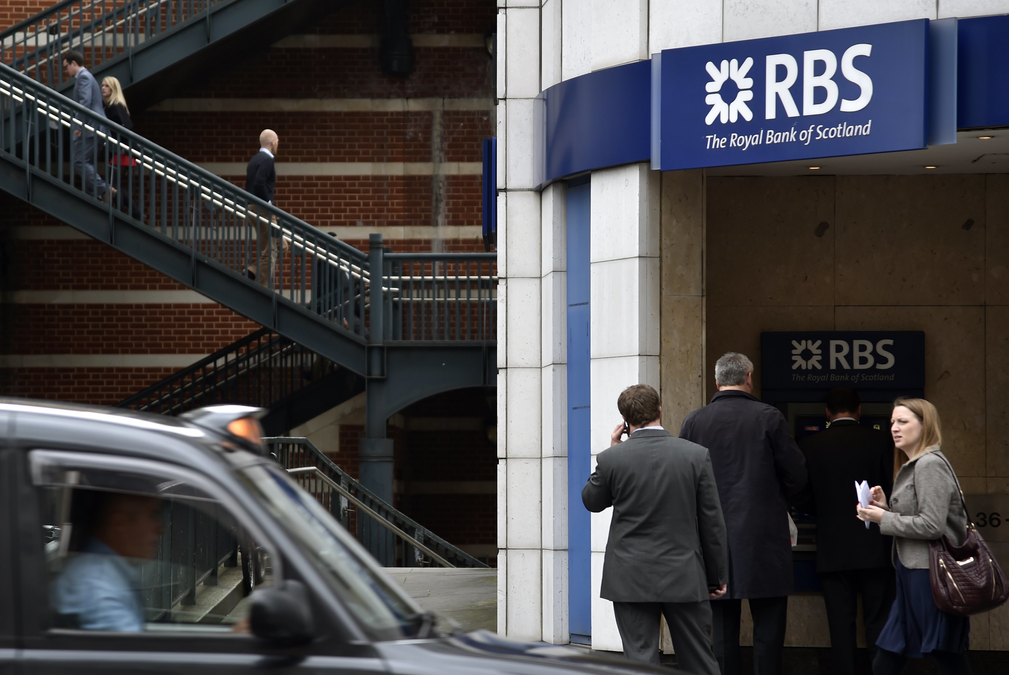 Συστήματα έκτακτης ανάγκης από τις βρετανικές τράπεζες λόγω Σκοτίας