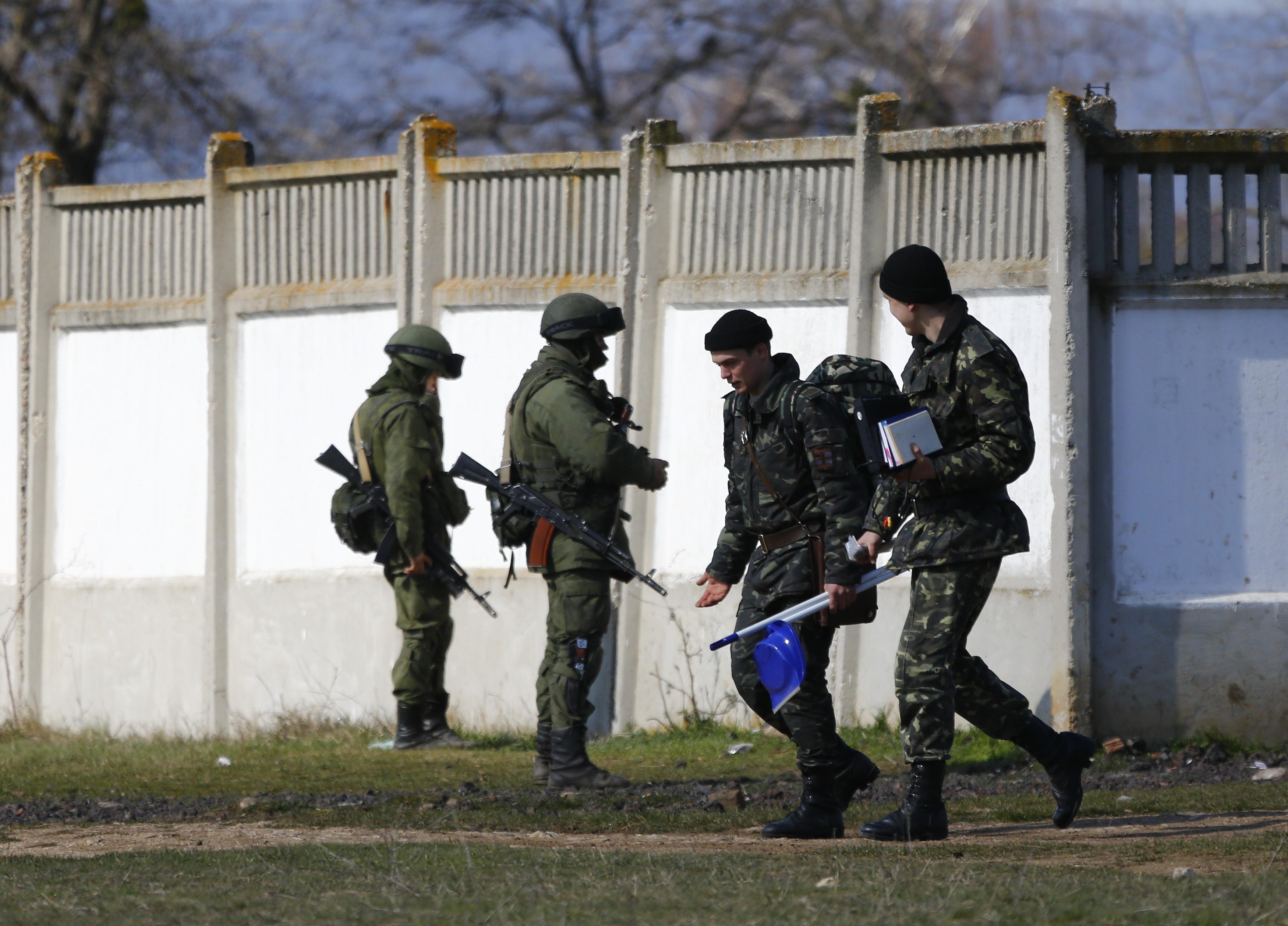 “Δεκάδες χιλιάδες Ρώσοι στρατιώτες στα σύνορα με την Ουκρανία”