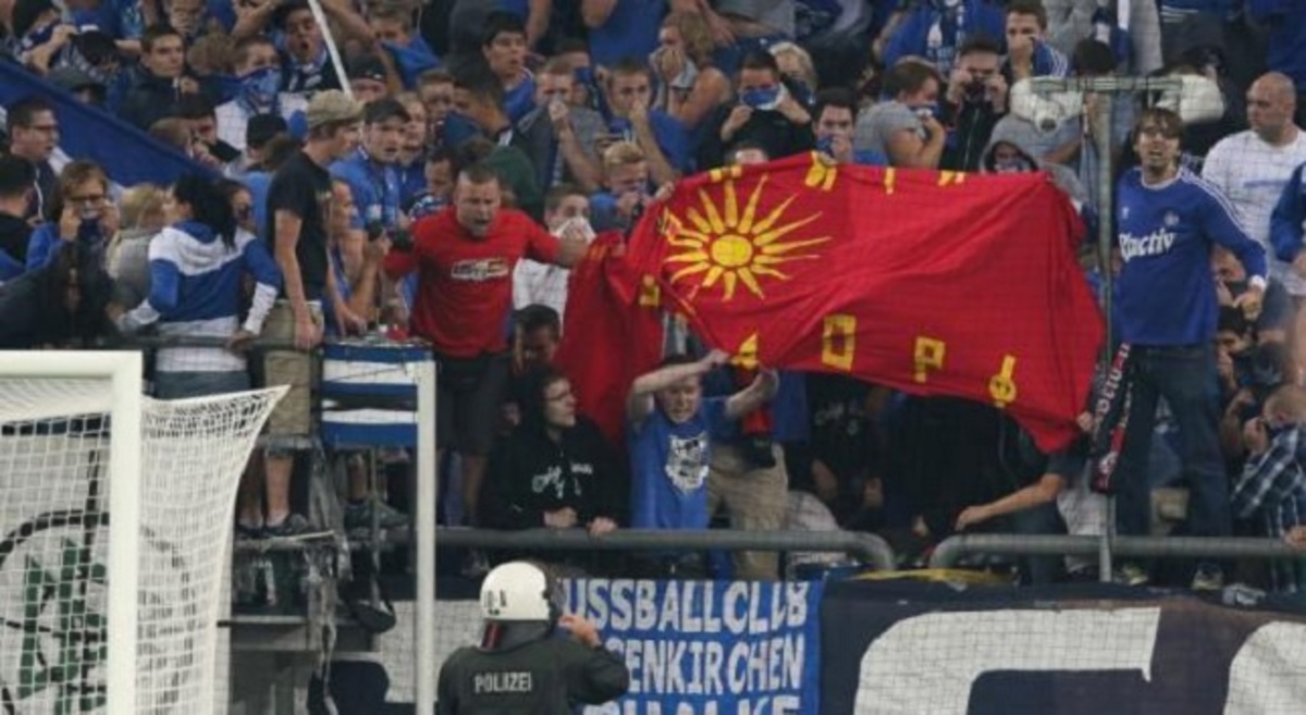 Η σημαία που προκάλεσε την αντίδραση των οπαδών του ΠΑΟΚ