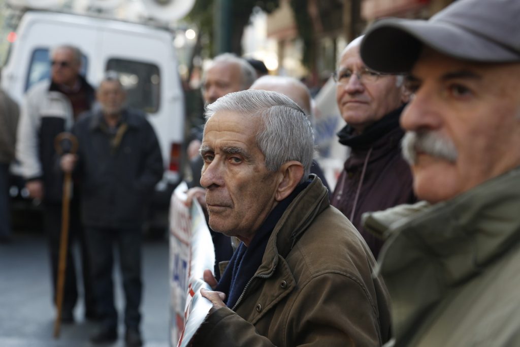 Κακά μαντάτα για 1 εκατομμύριο ασφαλισμένους – Νέο “τσεκούρωμα” σε κύριες και επικουρικές συντάξεις