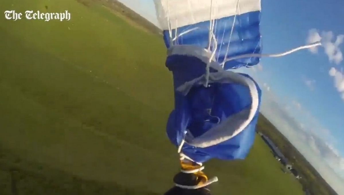 Τρομακτικό βίντεο! Αλεξιπτωτιστής πέφτει από τα 260 μέτρα