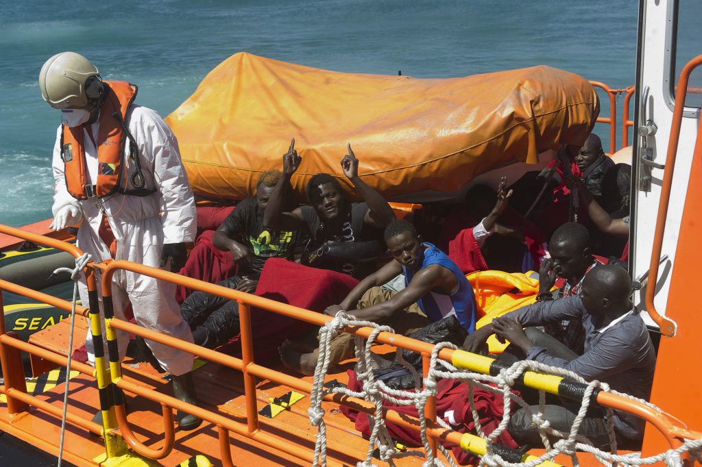 Ισπανία: Έσωσαν μετανάστες που προσπαθούσαν να φτάσουν στις ακτές