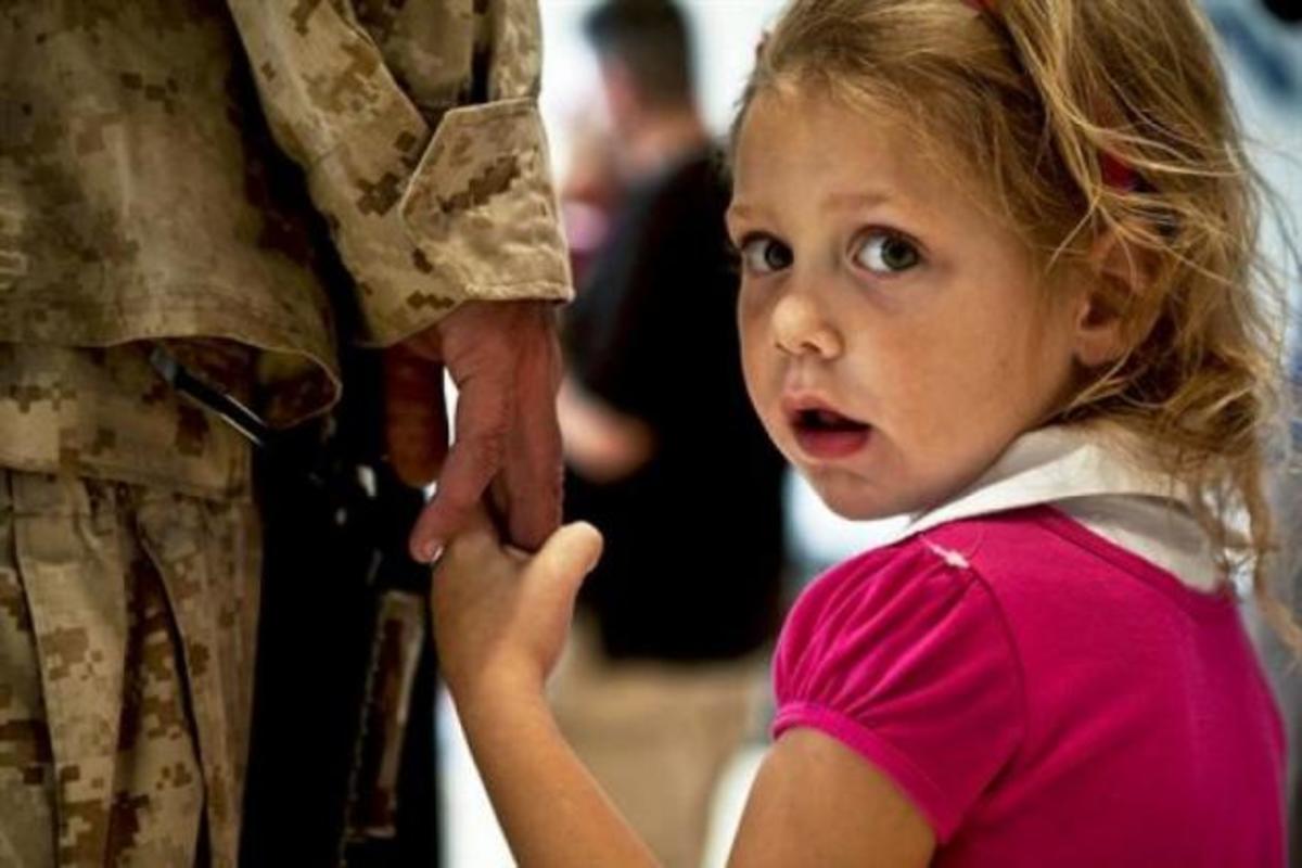 Βοήθημα στα παιδιά στρατιωτικών στα 18 “χωρίς προϋποθέσεις” – Οδηγία Γεννηματά