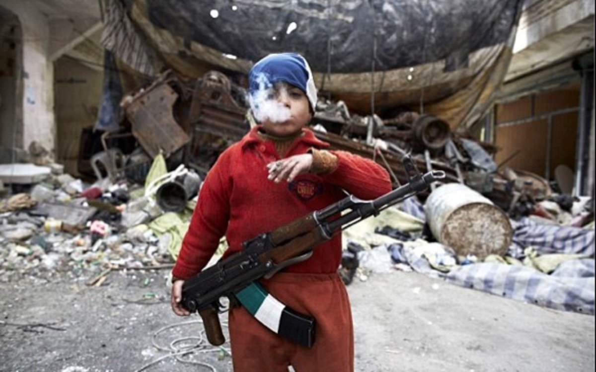 Συγκλονιστική φωτογραφία 7χρονου μαχητή και βίντεο – σοκ!