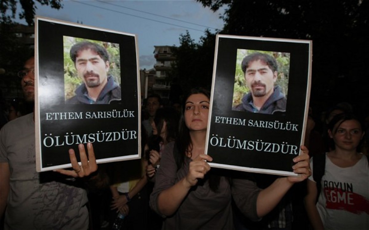 Τουρκία: Από τα 4,8 μέτρα πυροβολήθηκε ο διαδηλωτής Ετέμ Σαρισουλούκ (VIDEO)