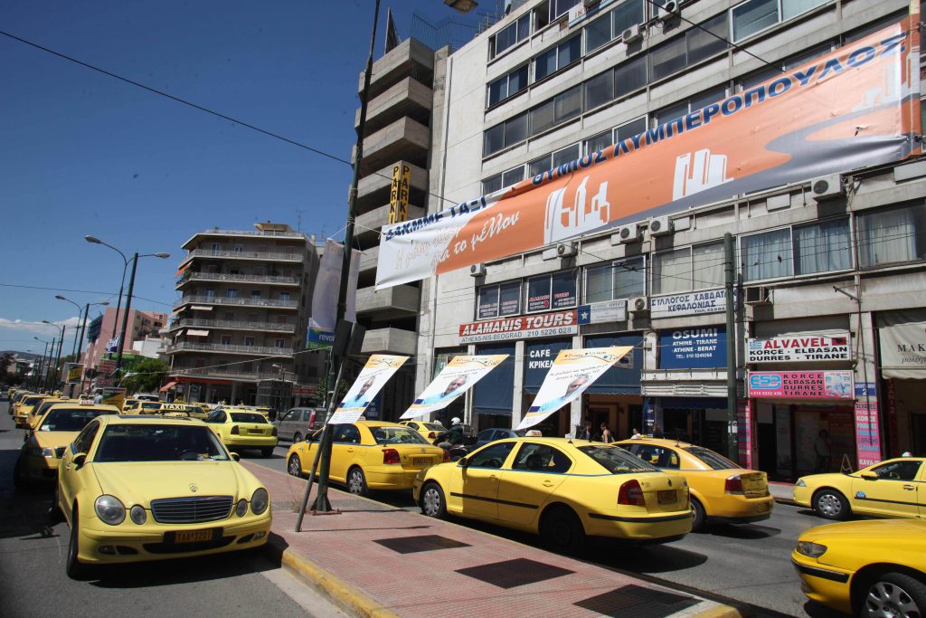 46 συλλήψεις οδηγών ταξί για πειραγμένα ταξίμετρα