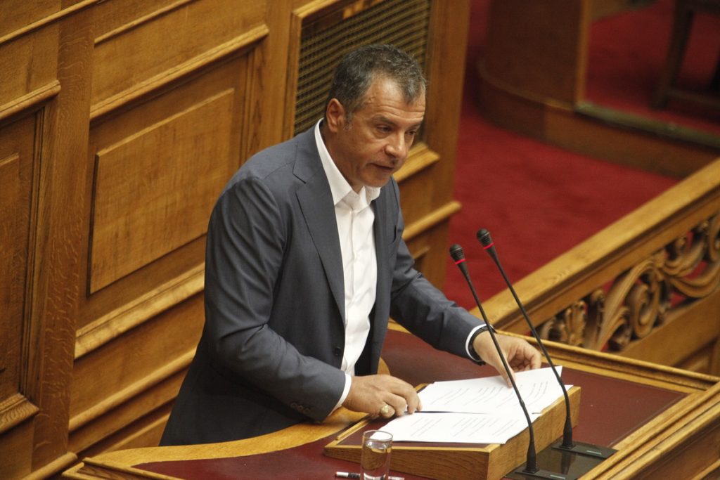 Θεοδωράκης: Ελπίζουμε να μην αντικαταστήσουμε τους “φίλους εργολάβους” με τους “κουμπάρους εργολάβους”