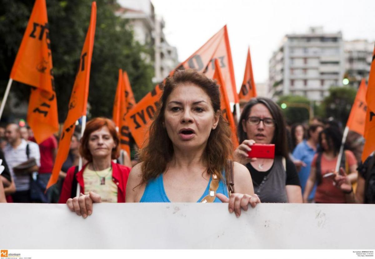 Πορεία κατά των απολύσεων και της διαθεσιμότητας στη Θεσσαλονίκη – ΦΩΤΟ