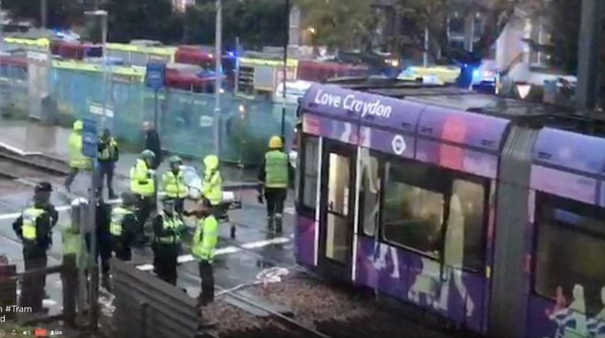 Ανατροπή τραμ με 40 τραυματίες στο Λονδίνο – 5 εγκλωβισμένοι