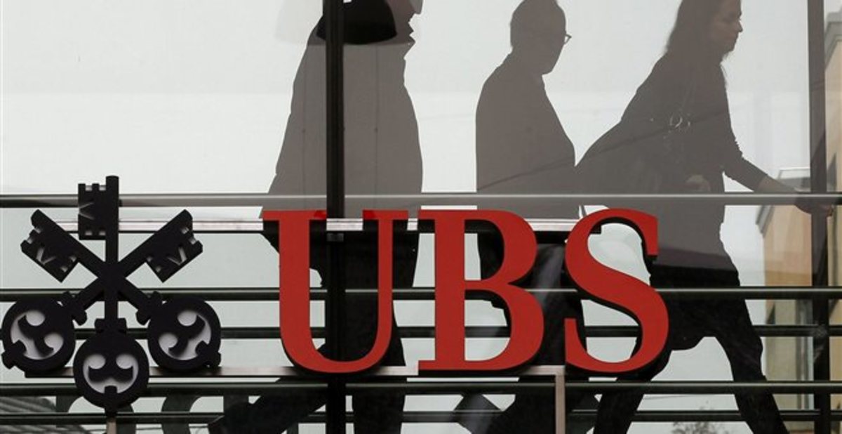 Η τράπεζα UBS ζητάει πιστοποιητικά φορολογικής νομιμότητας για τις καταθέσεις
