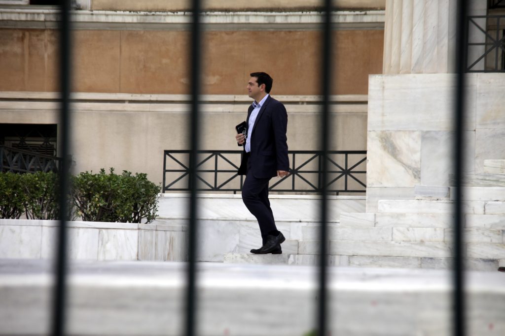 “Σεισάχθει​α” αντιπροτεί​νει ο ΣΥΡΙΖΑ για τα “κόκκινα δανεια”