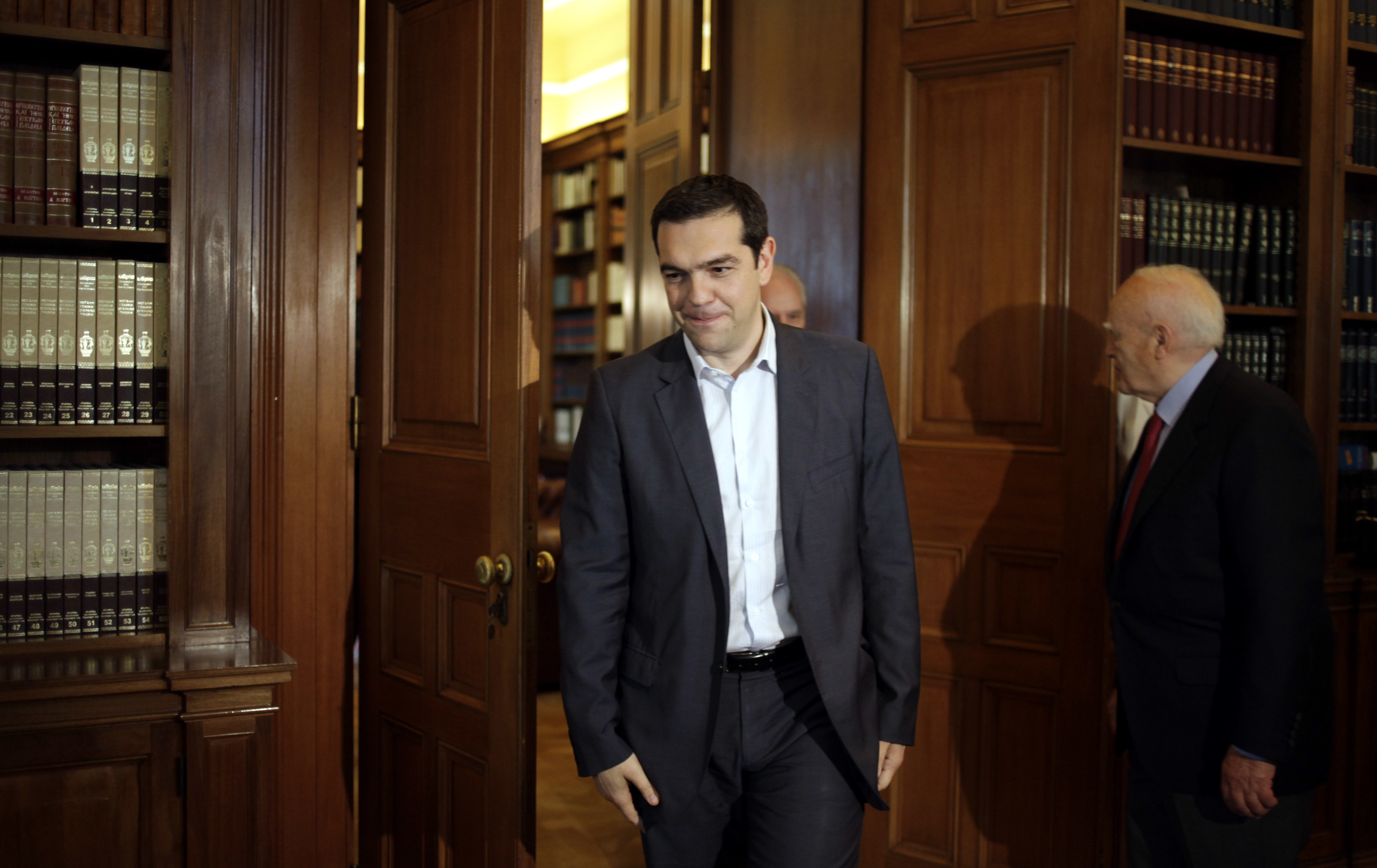 Στον Κάρολο Παπούλια η “καυτή πατάτα” της ΔΕΗ – Θα ασκηθούν πιέσεις από τον ΣΥΡΙΖΑ να μην υπογράψει τον ψηφισθέντα νόμο