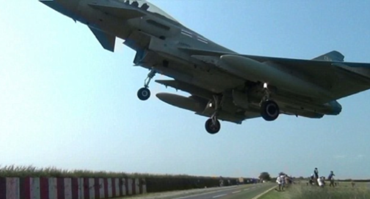 ΒΙΝΤΕΟ: Η στιγμή που Μαχητικό αεροσκάφος Typhoon σοκάρει τους παρατηρητές!
