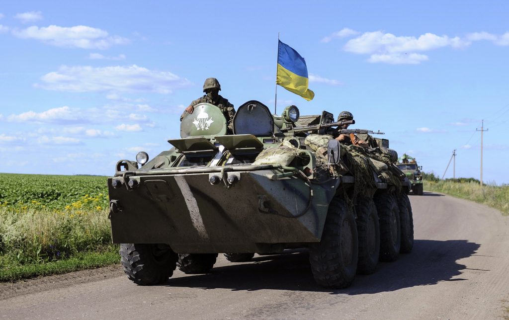 Ουκρανία: Ο Ποροσένκο διέταξε το στρατό να υψώσει την ουκρανική σημαία στο Σλαβιάνσκ