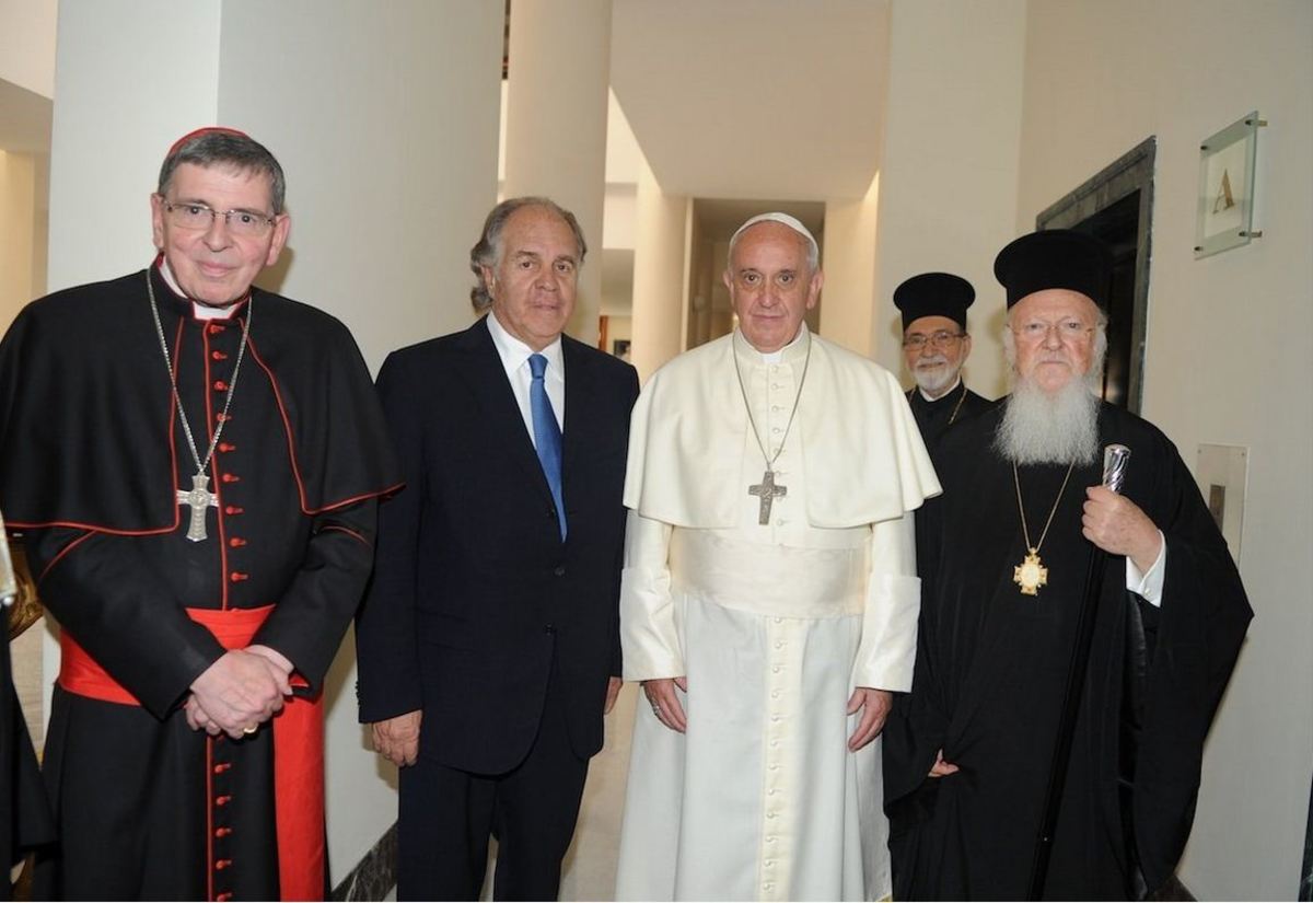 Ο Θ. Αγγελόπουλος με τον Πάπα Φραγκίσκο