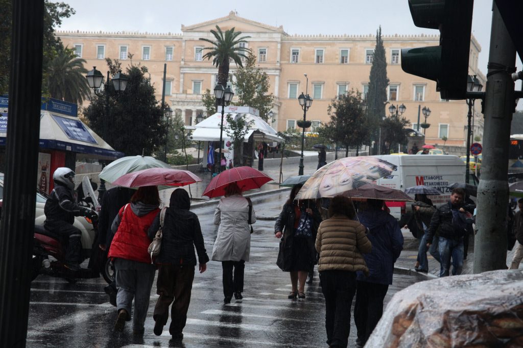 Συννεφιά και βροχές σήμερα