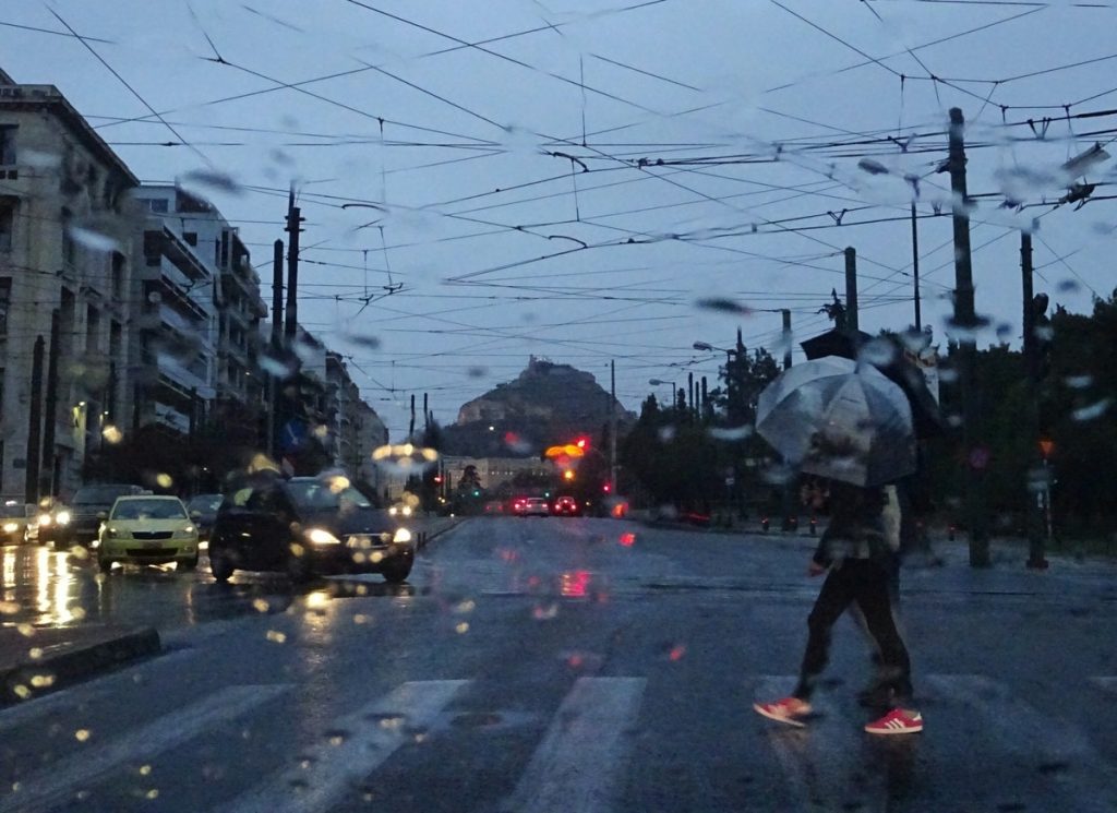 Καιρός: Έρχονται βροχές και καταιγίδες