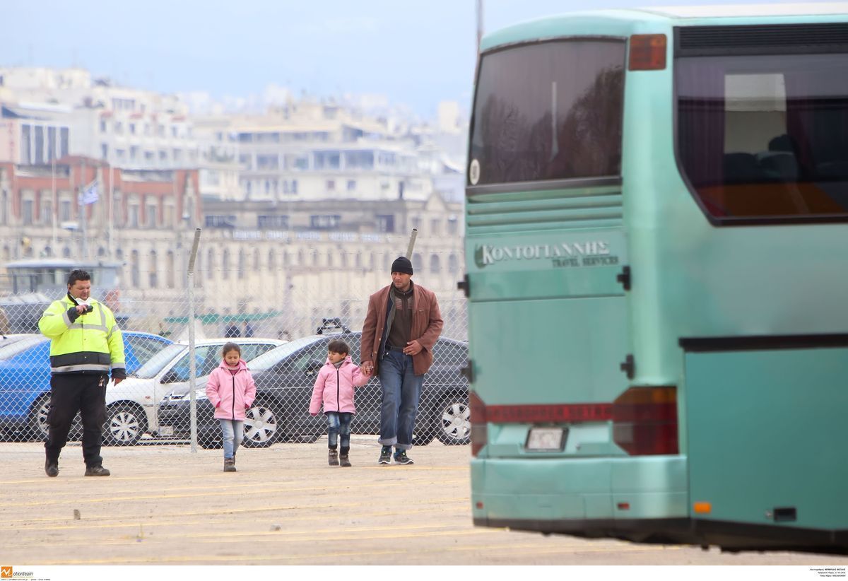 Βόλος: Σε πρώην εμπορικές εγκαταστάσεις μεταφέρθηκαν 207 πρόσφυγες