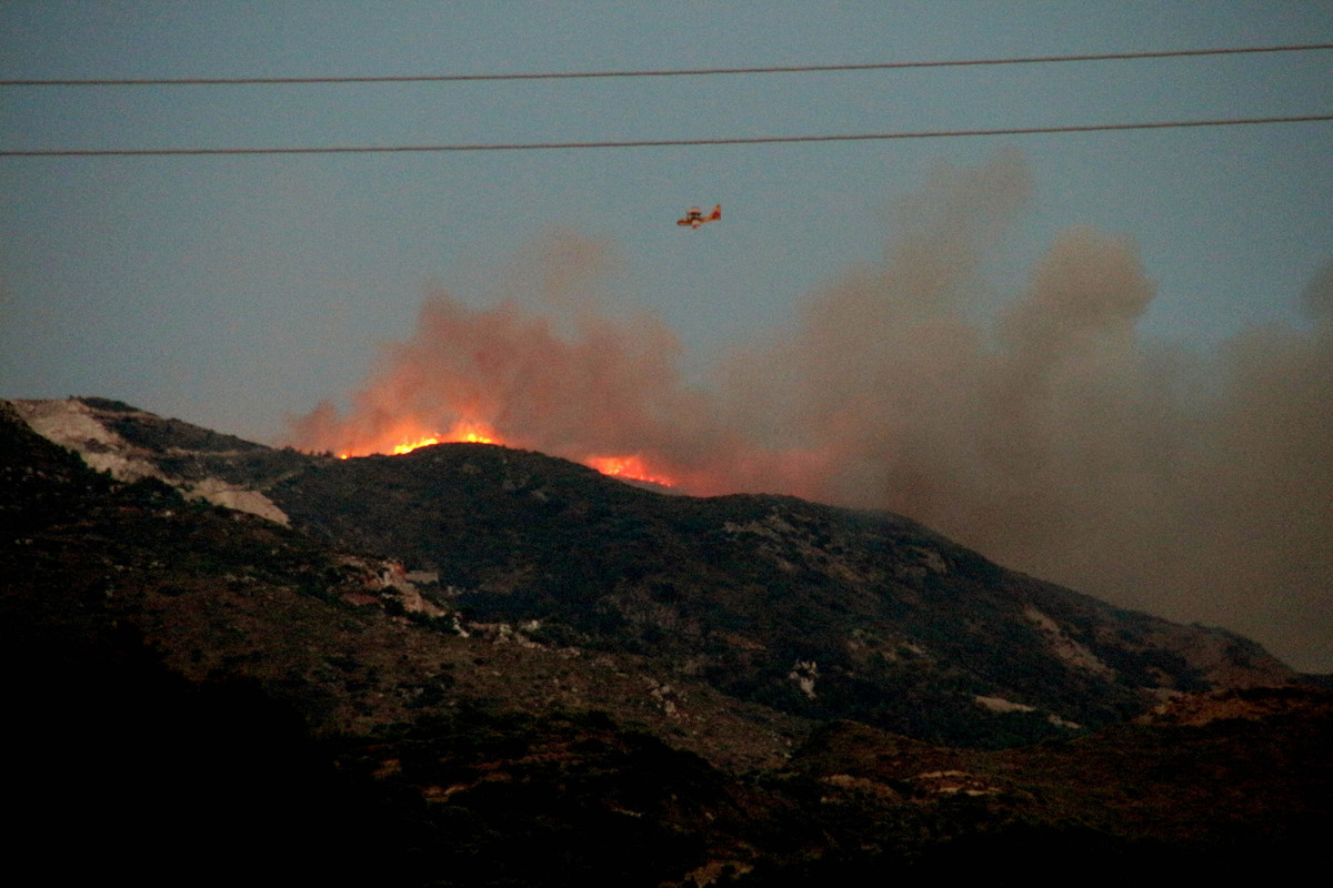 Από τη φωτιά που ξέσπασε χθες στη Ζάκυνθο - ΦΩΤΟ EUROKINISSI