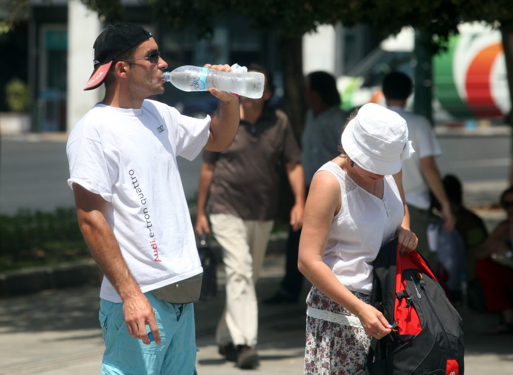 Θα… βράσουμε και το Σαββατοκύριακο! Πότε θα δροσίσει – Η πρόγνωση του καιρού