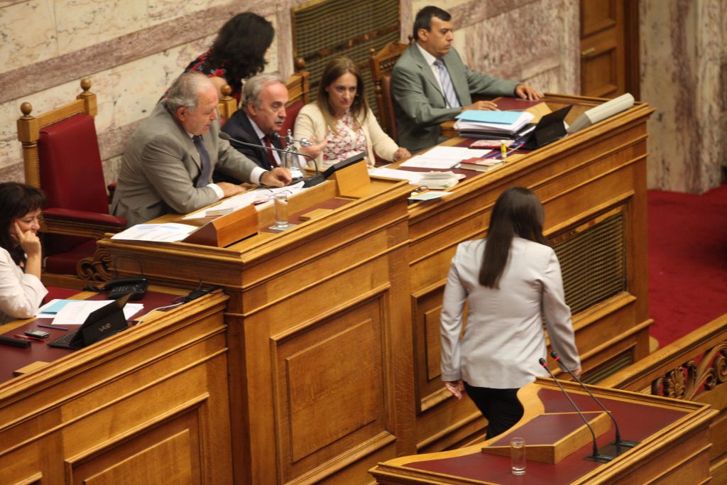 Απίστευτοι διάλογοι Μαρκογιαννάκη – Κωνσταντοπούλου σε νεο ομηρικό καβγά στην Βουλή – ΒΙΝΤΕΟ
