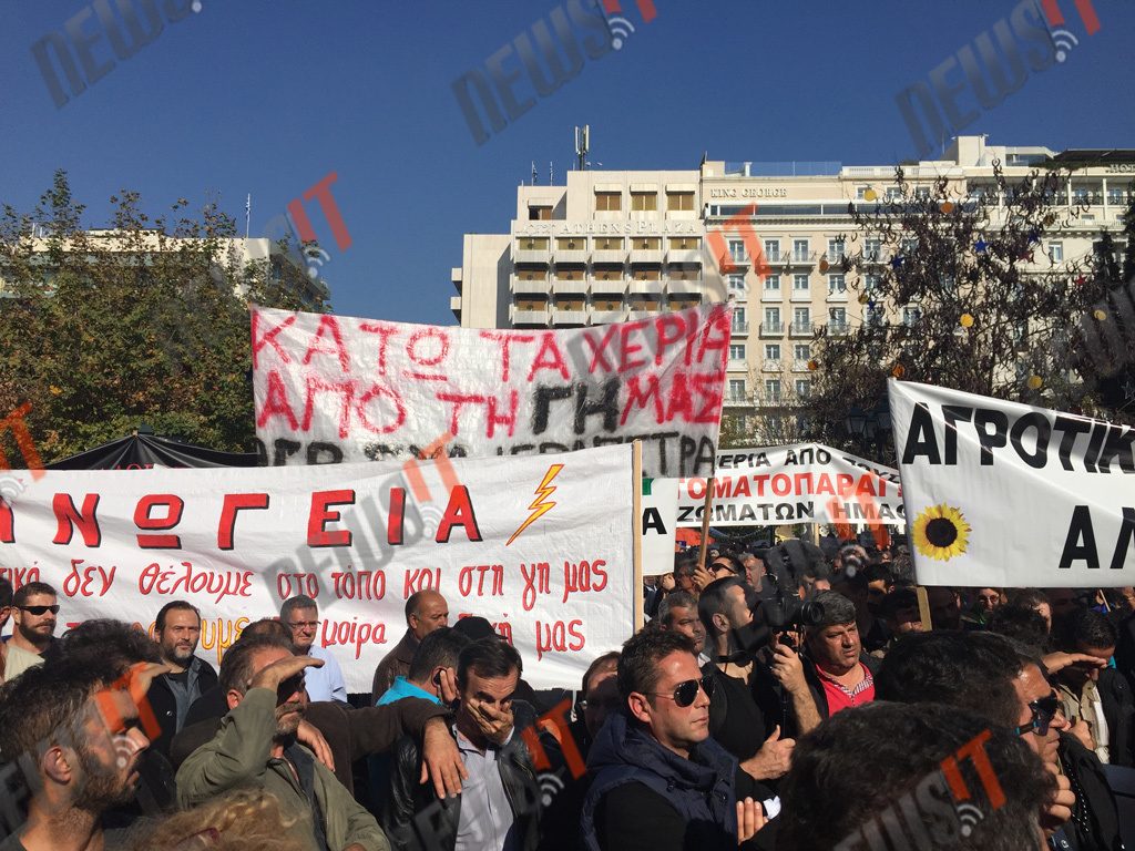 Γεμάτο αγρότες το κέντρο για το συλλαλητήριο – Έφεραν και το αρνάκι “Αλέξης”