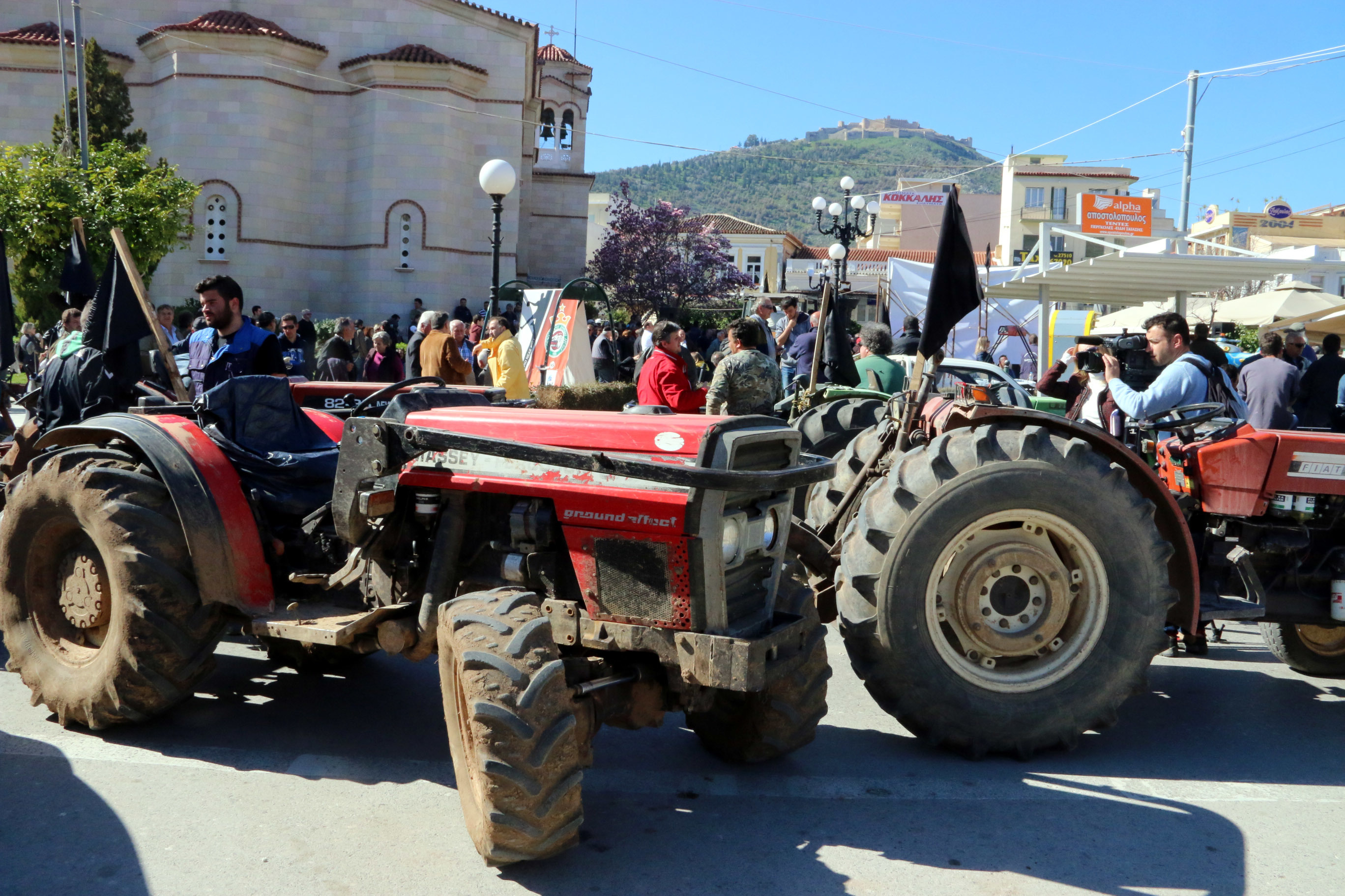 Αντάρτικο από 30 βουλευτές της ΝΔ για την υποχρεωτική ένταξη αγροτών στον ΟΑΕΕ