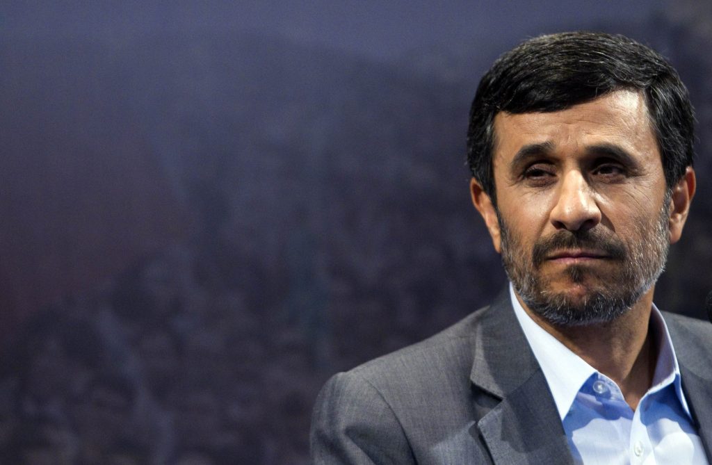 Προσγείωσαν εσπευσμένα το ελικόπτερο του Αχμαντινετζάντ