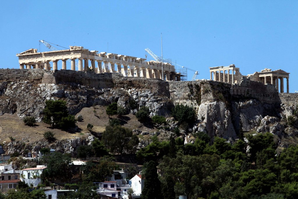 “Stop” στις πτώσεις βράχων στην Ακρόπολη θα βάλει μελέτη πολιτικών μηχανικών