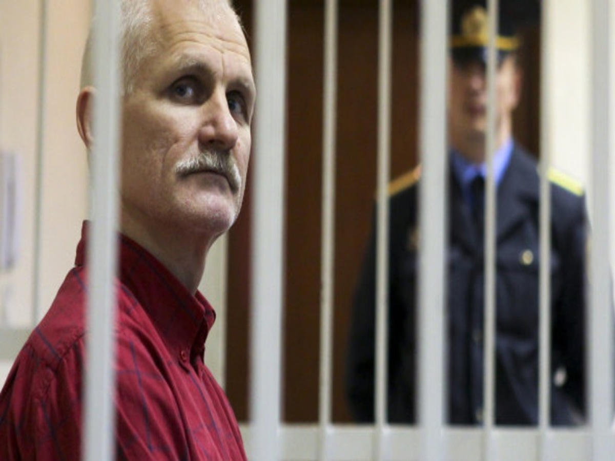 Λευκορωσία: Αποφυλακίστηκε πρόωρα ο ακτιβιστής των ανθρωπίνων δικαιωμάτων Αλες Μπελιάτσκι