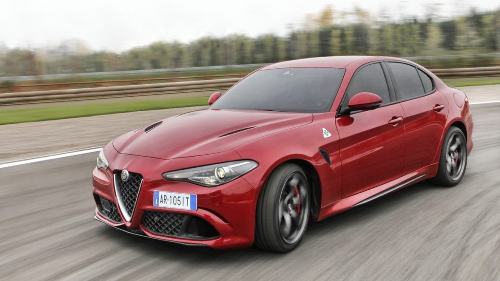 Δοκιμάζουμε τη νέα Alfa Romeo Giulia Quadrifoglio. Με 510 άλογα και πίσω κίνηση (VIDEO)