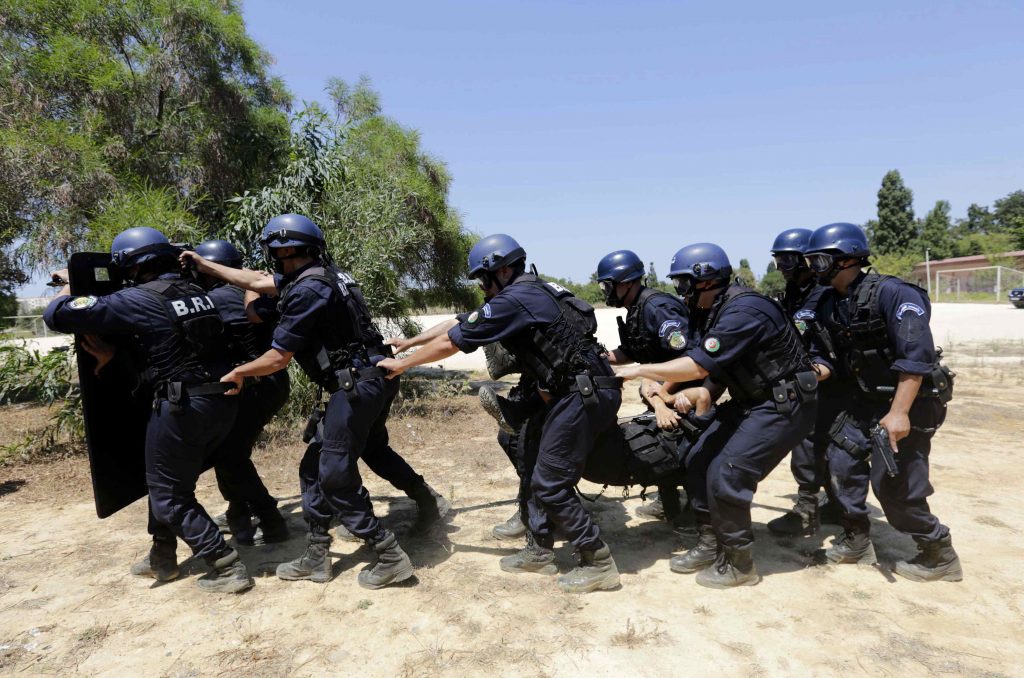 Τυνησία: Χτύπημα με πυροβόλα και ρουκέτες – 14 νεκροί