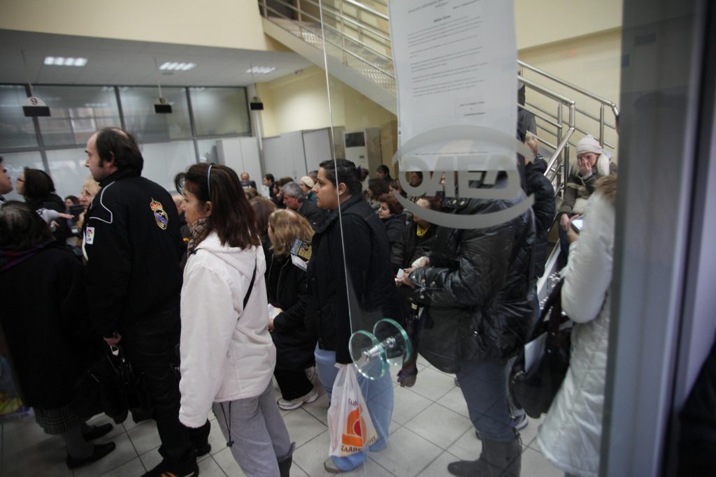 Τα προγράμματα του ΟΑΕΔ μειώνουν την ανεργία