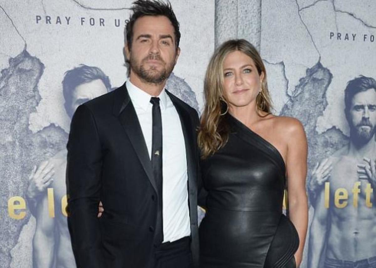 Jennifer Aniston: Mε δερμάτινο μίνι φόρεμα και χωρίς… στηθόδεσμο στην πρεμιέρα του συζύγου της!