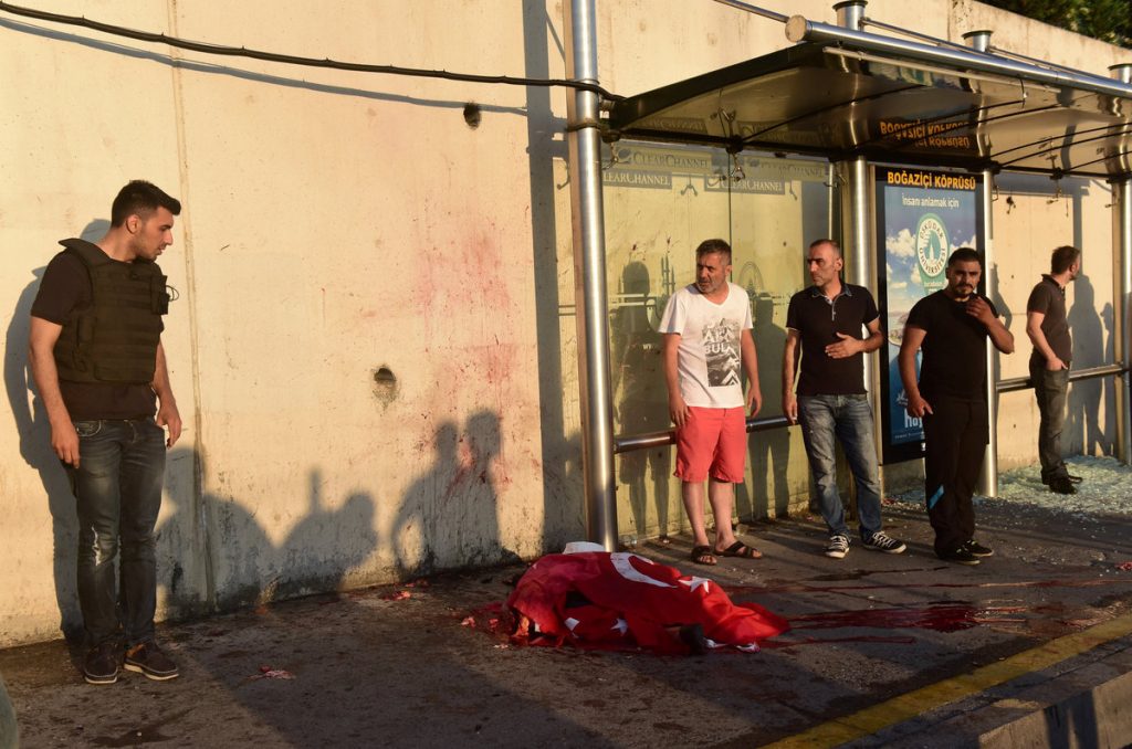 Έκρυθμη η κατάσταση στην Τουρκία – Πυροβόλησαν στο κεφάλι τον αντιδήμαρχο της Κωνσταντινούπολης