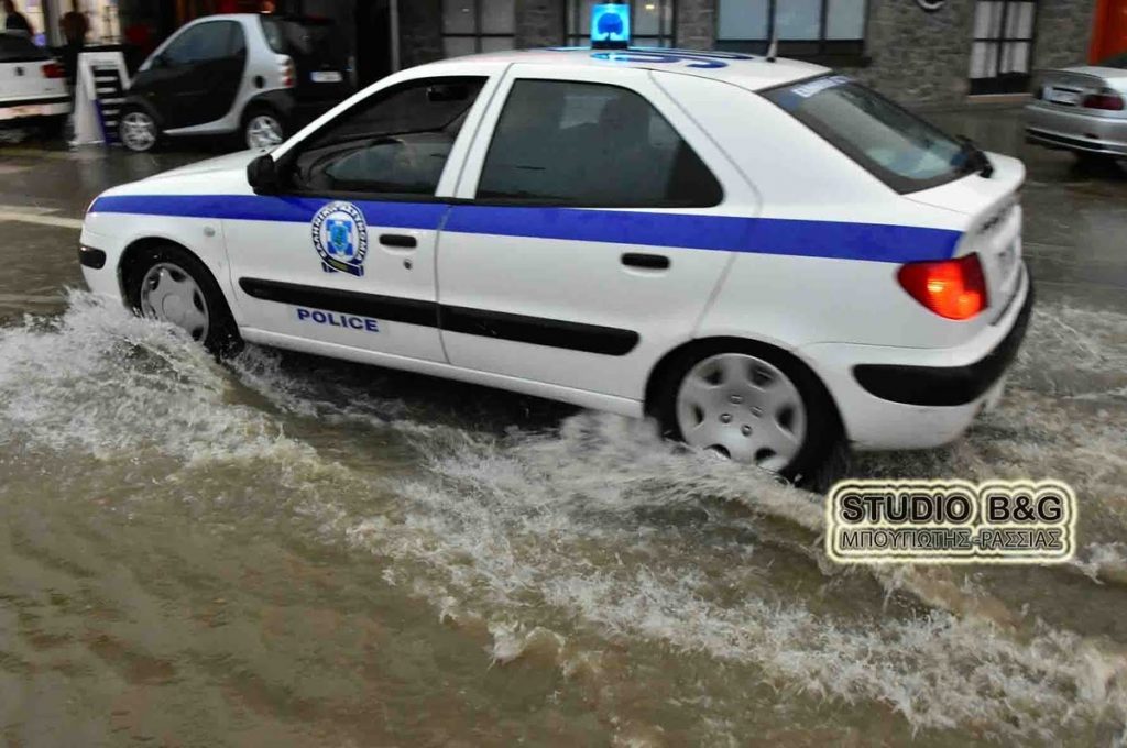 “Βούλιαξε” και το Άργος – Ποτάμια οι δρόμοι, δεκάδες οι κλήσεις στην Πυροσβεστική [pics]