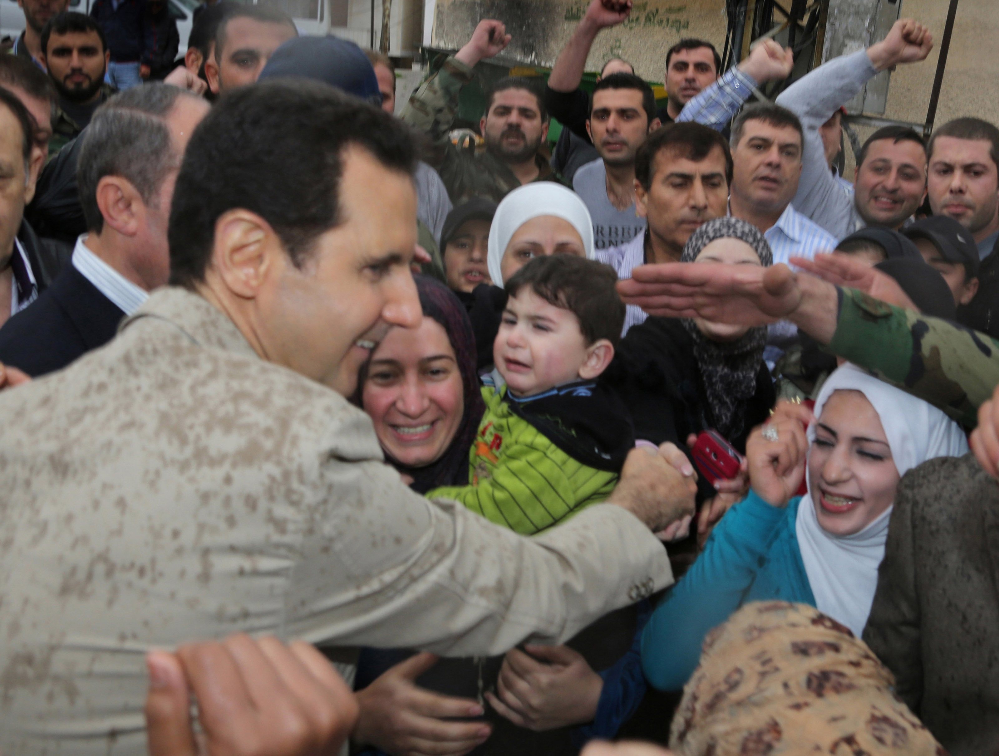 Η πρώτη δημόσια εμφάνιση Άσαντ μετά από καιρό (ΦΩΤΟ)